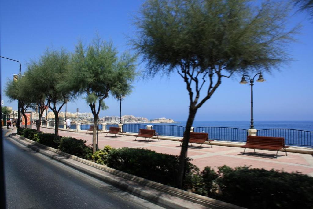 Perfect Location, Modern 2Br Apartment Sliema Luaran gambar